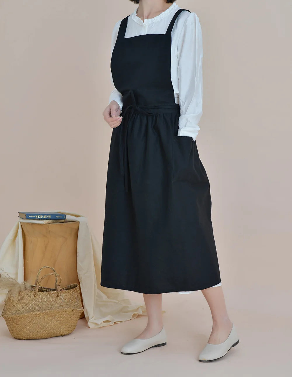 Long Lightweight Waterproof Oil Proof Anti Hair Pleated Apron With Pockets For Women Kitchen Beauty Salon Nail Pet
