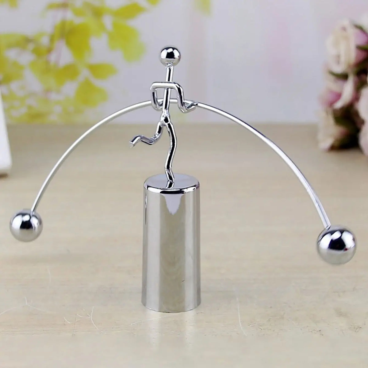 1pc-Creative balance ball swing weightlifting small iron man does not fall the small man decoration tumbler fun ornaments