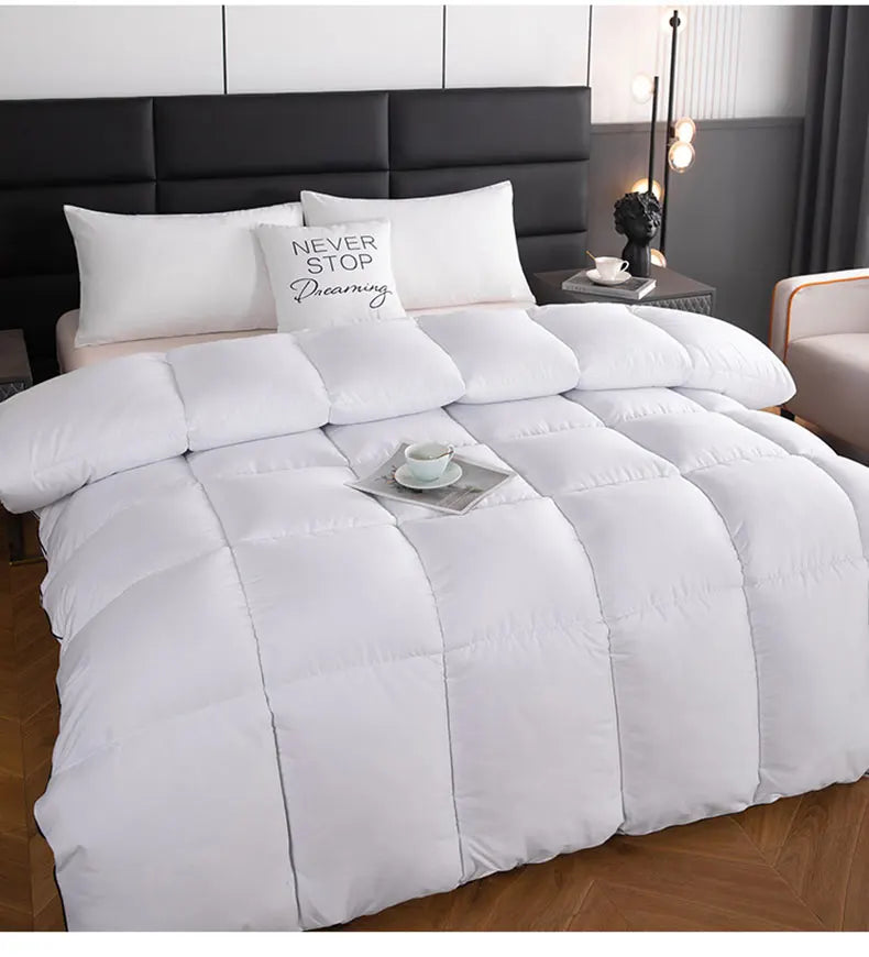 Hotel Style Comforter Queen King Lightweight Fluffy Comfortable and Breathable Soft Winter Quilt Very Warm 220x240 Quilts Blanke