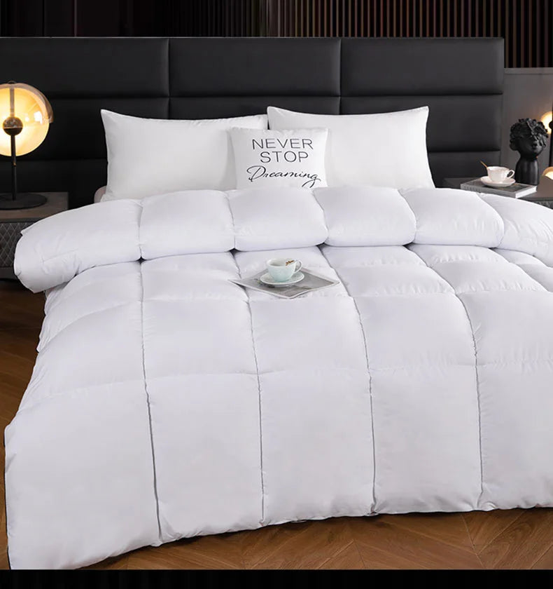 Hotel Style Comforter Queen King Lightweight Fluffy Comfortable and Breathable Soft Winter Quilt Very Warm 220x240 Quilts Blanke