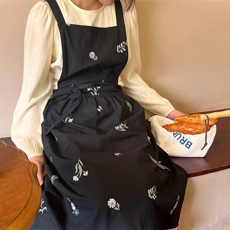 Kitchen Garden Embroidered Waterproof Cotton Dress Apron Women'S Cross Back Long Pleated Apron, Used for Cooking Work